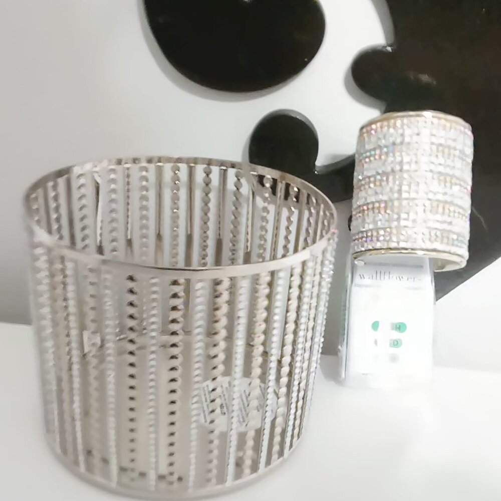 Bath and Body Works Glitz and Glamour 3 wick Candle and Soap Holder